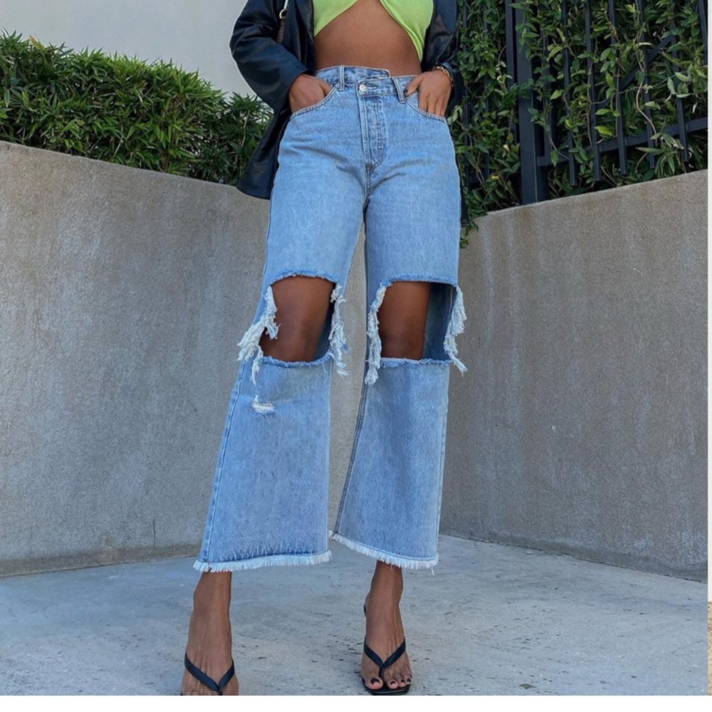 NWT Princess Polly Asymmetric ripped light jeans